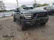 2019 Ram 1500 Rebel z VIN 1C6SRFLT2KN569288, wystawiony jako Copart lot #69744745 z przebiegiem Nie podano mil oraz Szkoda całkowita • Salvage title. Historia ofert i sprzedaży dostępna na DreamBid. Obrazek 14.