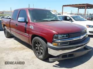 2000 Chevrolet Silverado 1500 LS z VIN 1GCEC19TXYZ179798, wystawiony jako IAAI lot #42383344 z przebiegiem 155 057 mil mil oraz . Historia ofert i sprzedaży dostępna na DreamBid. Obrazek 1.