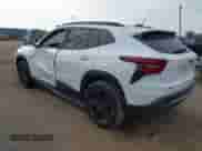 2024 Chevrolet Trax ACTIV z VIN KL77LKE23RC091995, wystawiony jako IAAI lot #42918199 z przebiegiem 24 328 mil mil oraz . Historia ofert i sprzedaży dostępna na DreamBid. Obrazek 3.