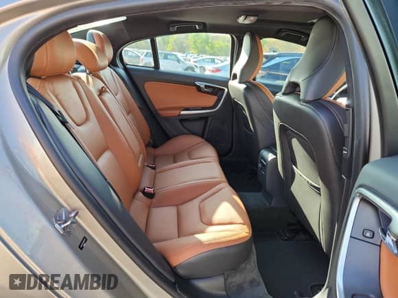 2015 Volvo S60 T5 Premier с VIN YV1612TK0F2340773, выставлен на аукционе Copart как лот 71078425 с пробегом 50 688 миль миль и Списание • Salvage title. История ставок и продаж доступна на DreamBid. Изображение 10.