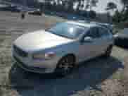 2018 Volvo S60 Inscription z VIN LYV402TK2JB172805, wystawiony jako Copart lot #81487615 z przebiegiem 159 280 mil mil oraz Szkoda całkowita • Salvage title. Historia ofert i sprzedaży dostępna na DreamBid. Obrazek 1.