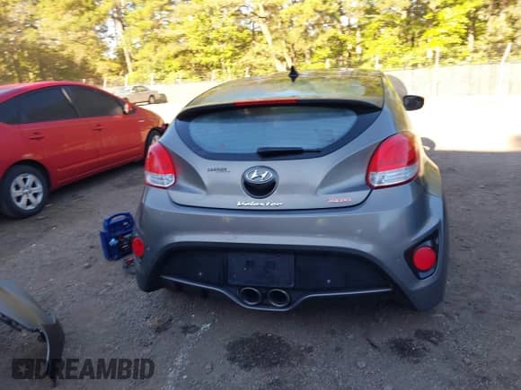 2016 Hyundai Veloster Turbo с VIN KMHTC6AE8GU273459, выставлен на аукционе IAAI как лот 43379586 с пробегом 55 839 миль миль и . История ставок и продаж доступна на DreamBid. Изображение 17.