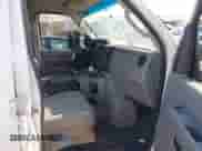 2012 Ford Econoline Cargo Commercial z VIN 1FTNS1EW9CDB33226, wystawiony jako IAAI lot #42714213 z przebiegiem 200 000 mil mil oraz . Historia ofert i sprzedaży dostępna na DreamBid. Obrazek 5.