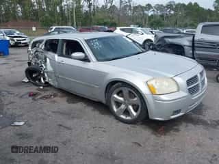 2005 Dodge Magnum RT with VIN 2D4GV58225H613973, listed as a IAAI auction lot 43385974 with 156,042 mi miles and . Bid and sale history available at DreamBid. Image 1.