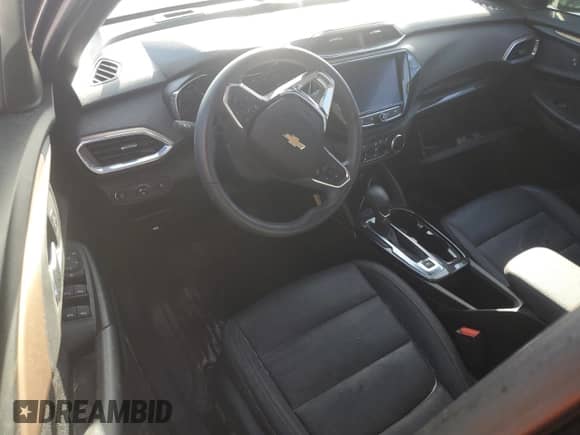 2021 Chevrolet TrailBlazer ACTIV z VIN KL79MVSL5MB095078, wystawiony jako Copart lot #76811524 z przebiegiem Nie podano mil oraz Nie do naprawy • Non repairable. Historia ofert i sprzedaży dostępna na DreamBid. Obrazek 8.