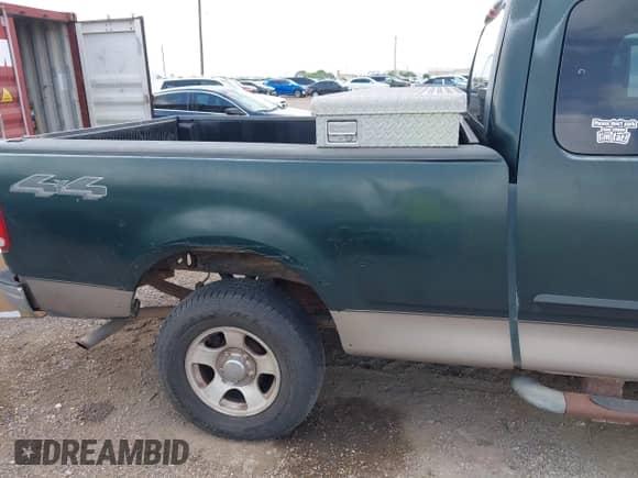 2001 Ford F-150 XL с VIN 1FTRX18L11KE45800, выставлен на аукционе IAAI как лот 43061424 с пробегом 117 597 миль миль и . История ставок и продаж доступна на DreamBid. Изображение 6.