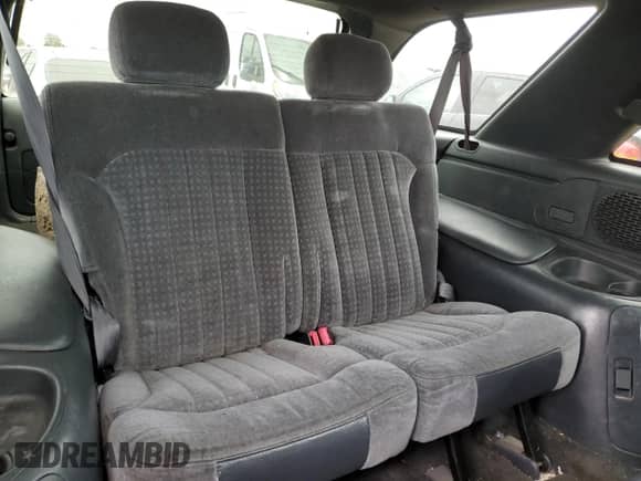 2001 Chevrolet Blazer LS z VIN 1GNCT18W61K185977, wystawiony jako Copart lot #57461385 z przebiegiem 114 357 mil mil oraz Szkoda całkowita • Salvage title. Historia ofert i sprzedaży dostępna na DreamBid. Obrazek 10.