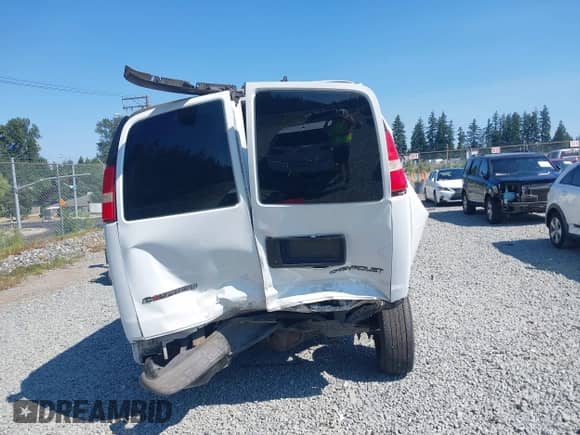2006 Chevrolet Express Cargo z VIN 1GCGG25V261196973, wystawiony jako IAAI lot #42815535 z przebiegiem 224 942 mil mil oraz . Historia ofert i sprzedaży dostępna na DreamBid. Obrazek 16.