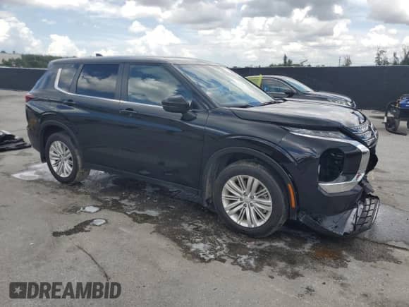 2024 Mitsubishi Outlander ES with VIN JA4J3UA81RZ073338, listed as a Copart auction lot 64772225 with 29,146 mi miles and Salvage title. Bid and sale history available at DreamBid. Image 4.