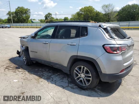 2019 Jeep Compass Latitude z VIN 3C4NJCBB3KT769536, wystawiony jako Copart lot #68518575 z przebiegiem 115 621 mil mil oraz Szkoda całkowita • Salvage title. Historia ofert i sprzedaży dostępna na DreamBid. Obrazek 2.