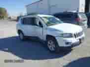 2016 Jeep Compass Latitude z VIN 1C4NJCEB0GD709965, wystawiony jako IAAI lot #41857072 z przebiegiem 81 414 mil mil oraz . Historia ofert i sprzedaży dostępna na DreamBid. Obrazek 1.