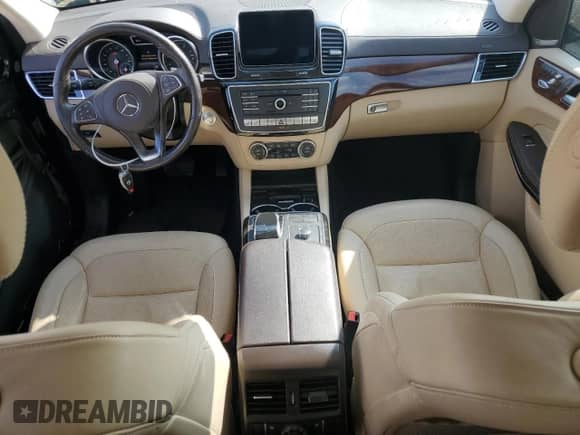 2017 Mercedes-Benz GLS 550 z VIN 4JGDF7DE9HA946923, wystawiony jako Copart lot #82402825 z przebiegiem 54 208 mil mil oraz Szkoda całkowita • Salvage title. Historia ofert i sprzedaży dostępna na DreamBid. Obrazek 8.