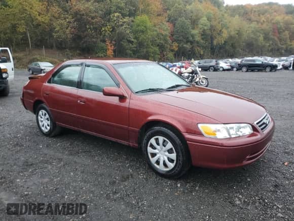 2000 Toyota Camry CE z VIN 4T1BG28K4YU958063, wystawiony jako Copart lot #89454495 z przebiegiem 169 712 mil mil oraz Szkoda całkowita • Salvage title. Historia ofert i sprzedaży dostępna na DreamBid. Obrazek 4.