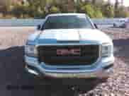 2018 GMC Sierra 1500 z VIN 1GTR1LEC4JZ344890, wystawiony jako Copart lot #80603905 z przebiegiem 149 775 mil mil oraz Szkoda całkowita • Salvage title. Historia ofert i sprzedaży dostępna na DreamBid. Obrazek 5.