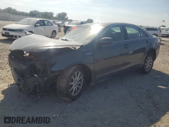 2010 Toyota Camry z VIN 4T1BB3EK6AU116999, wystawiony jako Copart lot #80714395 z przebiegiem Nie podano mil oraz Szkoda całkowita • Salvage title. Historia ofert i sprzedaży dostępna na DreamBid. Obrazek 1.