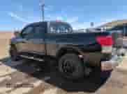 2012 Toyota Tundra z VIN 5TFRU5F10CX028076, wystawiony jako Copart lot #50353735 z przebiegiem 171 321 mil mil oraz Szkoda całkowita • Salvage title. Historia ofert i sprzedaży dostępna na DreamBid. Obrazek 2.