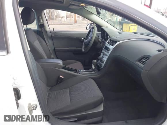 2012 Chevrolet Malibu 1LT z VIN 1G1ZC5E07CF110980, wystawiony jako IAAI lot #43422406 z przebiegiem 91 381 mil mil oraz . Historia ofert i sprzedaży dostępna na DreamBid. Obrazek 5.