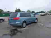 2008 Toyota Sienna XLE z VIN 5TDBK22C28S017235, wystawiony jako IAAI lot #43024196 z przebiegiem 218 331 mil mil oraz . Historia ofert i sprzedaży dostępna na DreamBid. Obrazek 4.