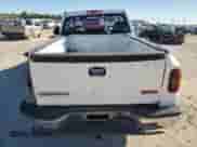 2002 GMC Sierra 1500 z VIN 1GTEC14W22Z331436, wystawiony jako Copart lot #84550994 z przebiegiem 243 764 mil mil oraz Szkoda całkowita • Salvage title. Historia ofert i sprzedaży dostępna na DreamBid. Obrazek 6.