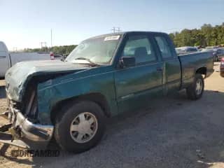 1998 GMC Sierra 1500 z VIN 1GTEC19W4WE521888, wystawiony jako Copart lot #53161505 z przebiegiem 985 004 mil mil oraz Szkoda całkowita • Salvage title. Historia ofert i sprzedaży dostępna na DreamBid. Obrazek 1.