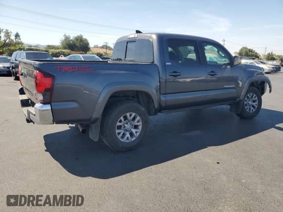 2018 Toyota Tacoma SR5 z VIN 3TMAZ5CN0JM059076, wystawiony jako Copart lot #71305965 z przebiegiem 80 502 mil mil oraz Szkoda całkowita • Salvage title. Historia ofert i sprzedaży dostępna na DreamBid. Obrazek 3.
