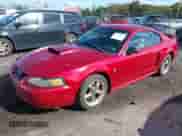 2004 Ford Mustang GT Deluxe z VIN 1FAFP42X54F100661, wystawiony jako IAAI lot #43404344 z przebiegiem 97 152 mil mil oraz . Historia ofert i sprzedaży dostępna na DreamBid. Obrazek 2.
