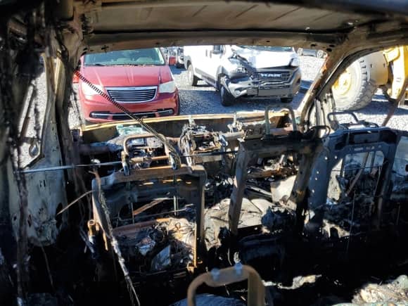 2014 Ford F-150 XL z VIN 1FTFX1ET2EFA74393, wystawiony jako Copart lot #84710865 z przebiegiem Nie podano mil oraz Szkoda całkowita • Salvage title. Historia ofert i sprzedaży dostępna na DreamBid. Obrazek 8.