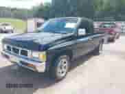 1996 Nissan Frontier XE z VIN 1N6SD16S6TC385172, wystawiony jako IAAI lot #43187735 z przebiegiem 380 068 mil mil oraz . Historia ofert i sprzedaży dostępna na DreamBid. Obrazek 2.