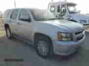 2009 Chevrolet Tahoe z VIN 1GNFC135X9R211818, wystawiony jako Copart lot #83916524 z przebiegiem 221 538 mil mil oraz Czysty tytuł • Clean title. Historia ofert i sprzedaży dostępna na DreamBid. Obrazek 4.