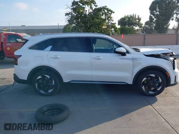 2025 Kia Sorento EX with VIN KNDRJDJH1S5390113, listed as a IAAI auction lot 43316794 with 10,163 mi miles and . Bid and sale history available at DreamBid. Image 13.
