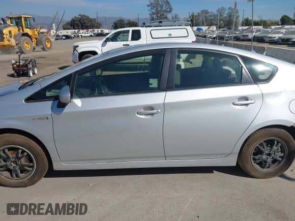 2015 Toyota Prius Four z VIN JTDKN3DU4F0413685, wystawiony jako IAAI lot #40218135 z przebiegiem 86 119 mil mil oraz . Historia ofert i sprzedaży dostępna na DreamBid. Obrazek 15.