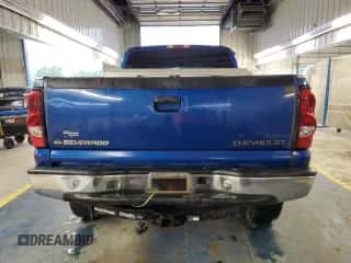 2004 Chevrolet Silverado 2500 LS with VIN 1GCGK29U14Z197255, listed as a Copart auction lot 69203055 with 302,453 mi miles and Salvage title. Bid and sale history available at DreamBid. Image 6.