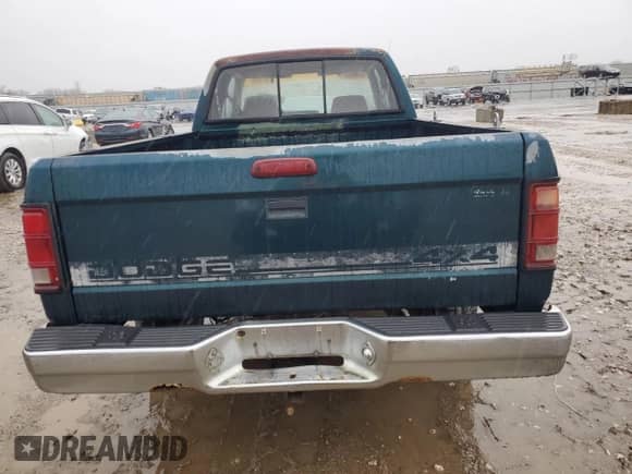 1995 Dodge Dakota z VIN 1B7GG23Y8SS291667, wystawiony jako Copart lot #81035424 z przebiegiem 241 153 mil mil oraz Czysty tytuł • Clean title. Historia ofert i sprzedaży dostępna na DreamBid. Obrazek 6.