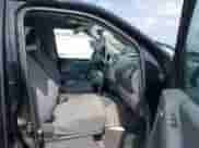 2018 Nissan Frontier SV z VIN 1N6AD0EV3JN707270, wystawiony jako IAAI lot #42421384 z przebiegiem 136 291 mil mil oraz . Historia ofert i sprzedaży dostępna na DreamBid. Obrazek 5.