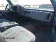 1989 GMC Sierra 1500 z VIN 1GTDK14K7KZ540666, wystawiony jako IAAI lot #42829910 z przebiegiem 180 287 mil mil oraz . Historia ofert i sprzedaży dostępna na DreamBid. Obrazek 5.