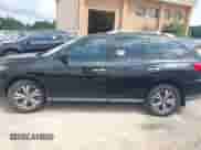 2017 Nissan Pathfinder S z VIN 5N1DR2MN8HC628936, wystawiony jako IAAI lot #43059201 z przebiegiem 156 272 mil mil oraz . Historia ofert i sprzedaży dostępna na DreamBid. Obrazek 14.