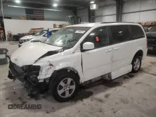 2013 Dodge Grand Caravan SXT with VIN 2C4RDGCG9DR575478, listed as a Copart auction lot 62826815 with 90,864 mi miles and Salvage title. Bid and sale history available at DreamBid. Image 1.