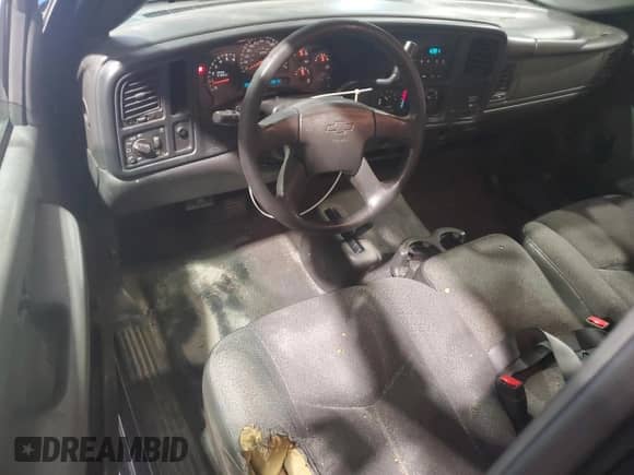 2004 Chevrolet Silverado 1500 LS z VIN 1GCEK14V44E237837, wystawiony jako Copart lot #66104864 z przebiegiem 132 998 mil mil oraz Szkoda całkowita • Salvage title. Historia ofert i sprzedaży dostępna na DreamBid. Obrazek 8.