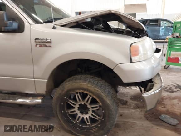 2005 Ford F-150 XLT с VIN 1FTPW14535FB22767, выставлен на аукционе IAAI как лот 41880025 с пробегом Не указан миль и . История ставок и продаж доступна на DreamBid. Изображение 16.