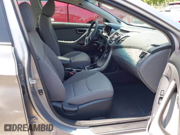 2015 Hyundai Elantra SE z VIN KMHDH4AE2FU223357, wystawiony jako IAAI lot #42376887 z przebiegiem 87 000 mil mil oraz . Historia ofert i sprzedaży dostępna na DreamBid. Obrazek 5.