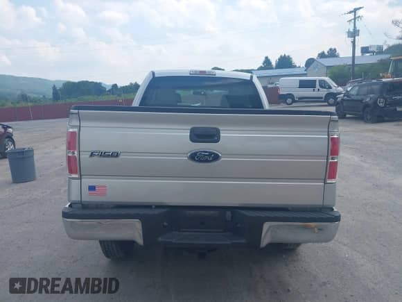 2010 Ford F-150 XL z VIN 1FTEX1EW7AFA93361, wystawiony jako IAAI lot #42425591 z przebiegiem 84 104 mil mil oraz . Historia ofert i sprzedaży dostępna na DreamBid. Obrazek 16.