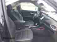 2023 Chevrolet TrailBlazer RS z VIN KL79MUSL9PB019779, wystawiony jako IAAI lot #42417497 z przebiegiem 34 022 mil mil oraz . Historia ofert i sprzedaży dostępna na DreamBid. Obrazek 5.