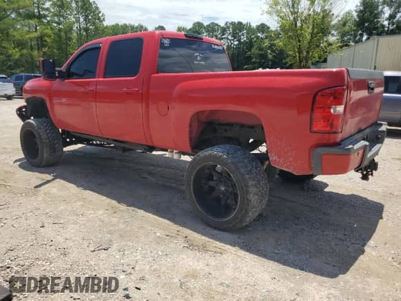 2013 Chevrolet Silverado 2500HD LT with VIN 1GC1KXC8XDF196413, listed as a Copart auction lot 64407735 with 262,268 mi miles and Salvage title. Bid and sale history available at DreamBid. Image 2.