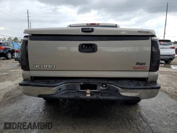 2003 GMC Sierra 1500 with VIN 2GTEC19V731218589, listed as a Copart auction lot 77957264 with 137,615 mi miles and Salvage title. Bid and sale history available at DreamBid. Image 6.