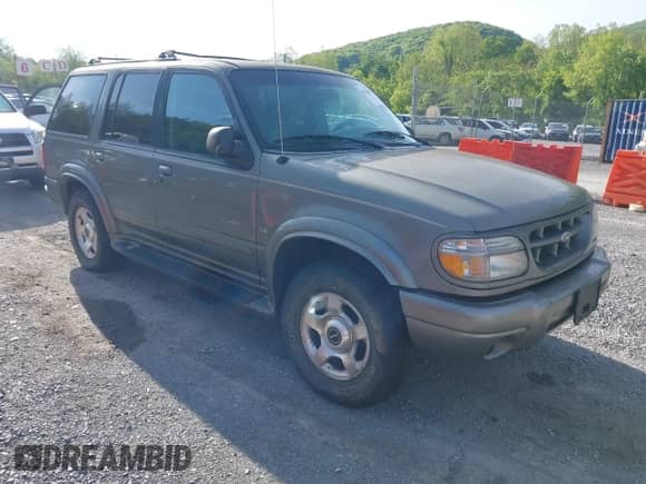 1999 Ford Explorer XLT с VIN 1FMZU35P3XUC87514, выставлен на аукционе IAAI как лот 42186282 с пробегом 176 372 миль миль и . История ставок и продаж доступна на DreamBid. Изображение 1.