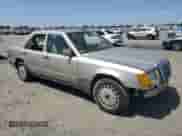 1991 Mercedes-Benz 300 E with VIN WDBEA30D5MB422362, listed as a Copart auction lot 58992725 with Not provided miles and Salvage title. Bid and sale history available at DreamBid. Image 4.