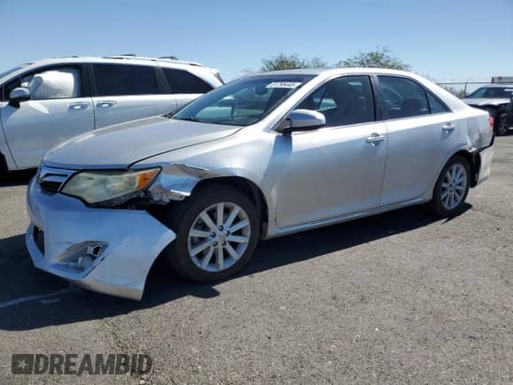 2014 Toyota Camry SE z VIN 4T1BK1FK7EU546095, wystawiony jako Copart lot #81795445 z przebiegiem 284 431 mil mil oraz Szkoda całkowita • Salvage title. Historia ofert i sprzedaży dostępna na DreamBid. Obrazek 1.