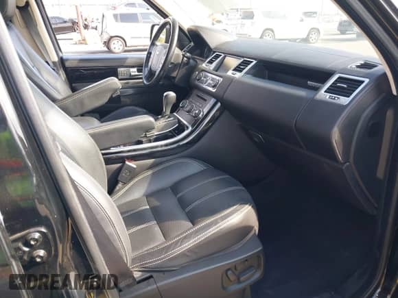 2010 Land Rover Range Rover Sport HSE Lux z VIN SALSK2D42AA243776, wystawiony jako IAAI lot #43241053 z przebiegiem 68 101 mil mil oraz . Historia ofert i sprzedaży dostępna na DreamBid. Obrazek 5.