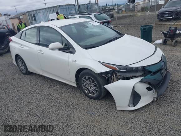 2018 Toyota Prius Plus z VIN JTDKARFP9J3095575, wystawiony jako IAAI lot #42408526 z przebiegiem 166 914 mil mil oraz . Historia ofert i sprzedaży dostępna na DreamBid. Obrazek 1.