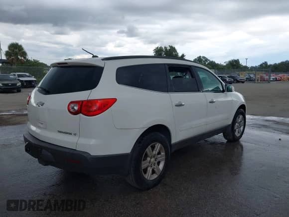 2012 Chevrolet Traverse 1LT z VIN 1GNKRGEDXCJ177096, wystawiony jako IAAI lot #42900721 z przebiegiem 136 425 mil mil oraz . Historia ofert i sprzedaży dostępna na DreamBid. Obrazek 4.